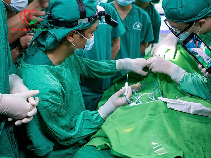 máy điều trị trĩ bằng sóng cao tần trong bệnh viện