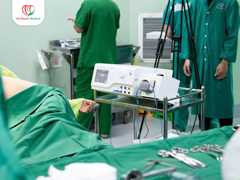 máy điều trị trĩ bằng sóng cao tần