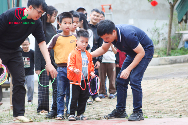 Trò chơi dân gian trong Year End Party của Tất Thành