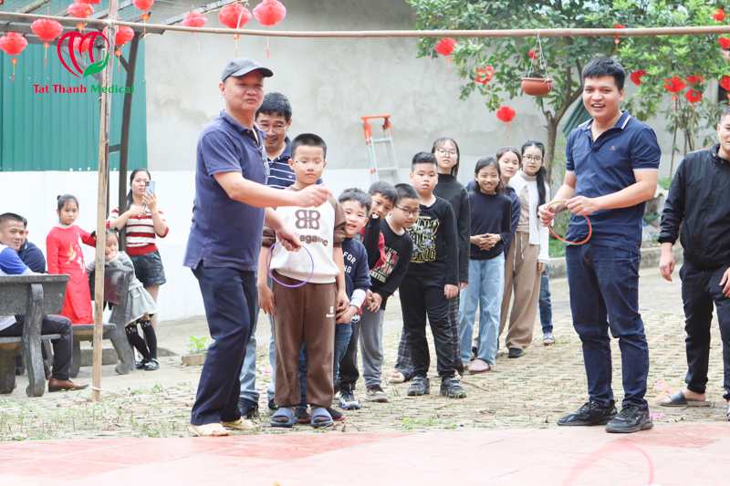 Trò chơi dân gian trong Year End Party của Tất Thành
